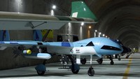 Pangkalan itu digambarkan seperti sebuah terowongan yang diisi ratusan drone yang dilengkapi dengan rudal.  