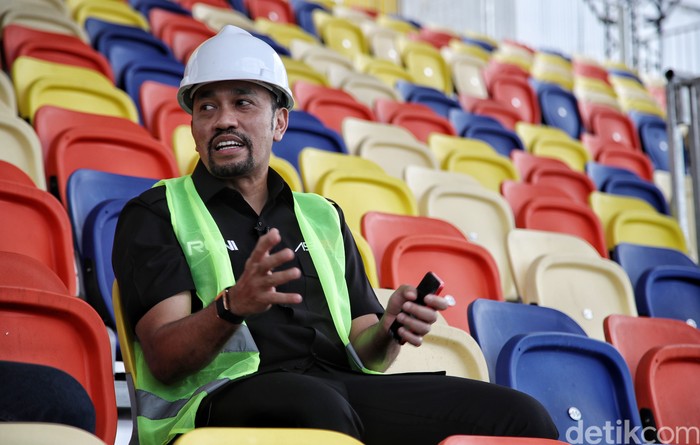 Tim detikcom berbincang dengan Ketua Pelaksana ajang Jakarta ePrix, Ahmad Sahroni di Jakarta International E-Prix Circuit (JIEC) atau sirkuit Formula E.