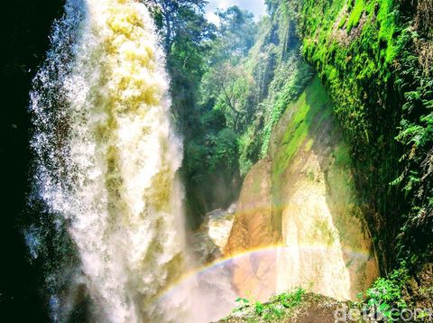 Air Terjun Blawan alias Air Terjun yang Ditelan Bumi yang termasuk dalam legenda Nong Pegghe' Bondowoso.