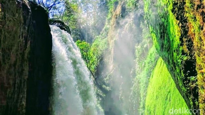 Air Terjun Blawan alias Air Terjun yang Ditelan Bumi yang termasuk dalam legenda Nong Pegghe Bondowoso.
