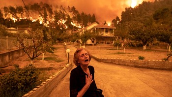 Juara ketiga diraih Konstantinos Tsakalidis dari Yunani. Foto: All About Photo Awards