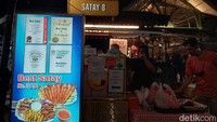 Salah satu kedai di Satay Stret adalah Best Satay yang berada di lapak nomor 7 dan 8. Mereka memilki beberapa penghargaan diantaranya dari Singapore Food Map dan Tripadvisor Travellers Choice 2020. 