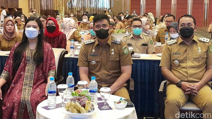 Bobby Nasution menyampaikan sambutan pada acara Rembuk Aksi Percepatan Penanganan Stunting di Medan.
