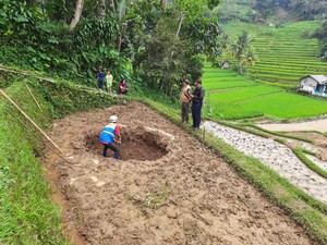 Lubang Misterius Muncul di Lahan Sawah Warga Bandung Barat