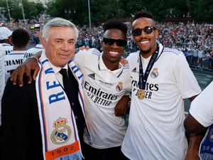 Don Carlo, Bapak-bapak Genius Penuh Gaya!