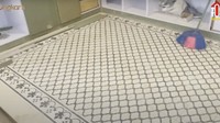 Wow! Bahkan lantai dapur kotor milik Shireen Sungkar menggunakan bahan tegel berwarna hitam putih yang akan membuatnya menjadi lebih sejuk. Foto: Youtube/The Sungkars