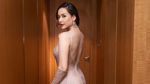 5 Pose Memukau Elvira Devinamira Pakai Gaun Terinspirasi Marilyn Monroe