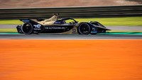 Pria 32 tahun ini sudah ikut Formula E sejak tahun 2014. Tapi Jean-Eric Vergne merupakan jebolan Formula 1. Dia pernah membela tim Toro Rosso pada 2011 hingga 2014, Vergne mengikuti 58 grand prix dan mencetak 51 poin. Foto: DS Teechetah