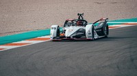 Pascal Wehrlein sekarang bergabung dengan Tag Heuer Porsche Formula E Team. Dia sudah mengoleksi 51 poin, membuat Pascal Wehrlein berada di posisi 8 klasemen sementara Formula E. Foto: Porsche
