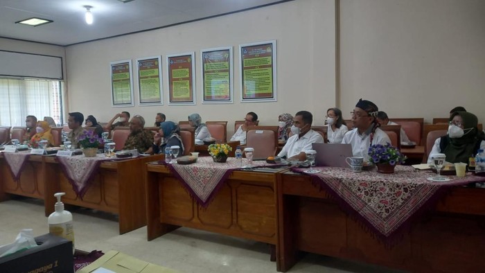 Forum Group Diskusi penanggulangan penyakit mulut dan kaki oleh Fakultas Peternakan Universitas Jenderal Sodirman bersama dengan Dinas Peternakan di wilayah Jawa Tengah selatan, Selasa (31/5/2022).