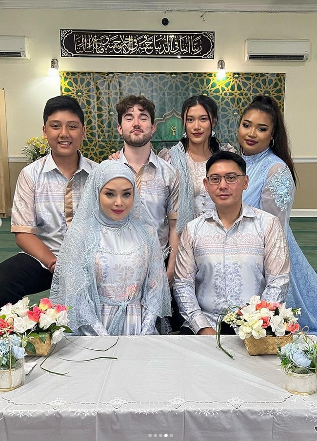 Pernikahan Terry dan Derly banjir ucapan dari selebriti Tanah Air dan warganet. Kkoe sayaang sakinah mawaddah warahmah💖 selamat bulan maduuuu...., ucap @adeliapasha. Bismillah adiku sayang....ikut senang #semakin bahagia dunia akherat semakin samawa ya adiku ❤️❤️❤️❤️, ujar akun @arzetibi. Selamat ya teehh..😍😍 @terryputri bahagia selalu ya teteh cantik, kata akun @_iramadhani. Foto: Dok. Instagram @kiryodt.