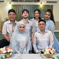 Pernikahan Terry dan Derly banjir ucapan dari selebriti Tanah Air dan warganet. Kkoe sayaang sakinah mawaddah warahmah💖 selamat bulan maduuuu...., ucap @adeliapasha. Bismillah adiku sayang....ikut senang #semakin bahagia dunia akherat semakin samawa ya adiku ❤️❤️❤️❤️, ujar akun @arzetibi. Selamat ya teehh..😍😍 @terryputri bahagia selalu ya teteh cantik, kata akun @_iramadhani. Foto: Dok. Instagram @kiryodt.