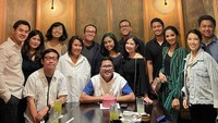Saat pulang ke Indonesia, Iman Usman juga sering menghabiskan waktu bersama teman-temannya. Salah satunya saat merayakan ulang tahun bersama Prilly Latuconsina. Foto: Instagram/imanusman