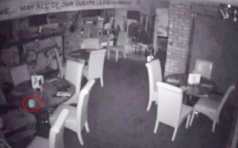 Merinding! Penampakan Hantu Bayangan Hitam hingga Wajah Seram di Dapur