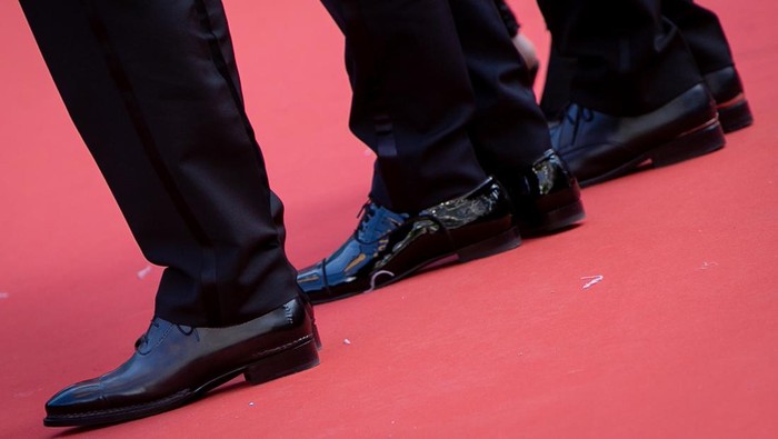 CANNES, FRANCE - MAY 21: (L-R) Brad Pitt, Leonardo Di Caprio, and Quentin Tarantino, shoes detail, attend the screening of Once Upon A Time In Hollywood during the 72nd annual Cannes Film Festival on May 21, 2019 in Cannes, France. (Photo by Marc Piasecki/FilmMagic)