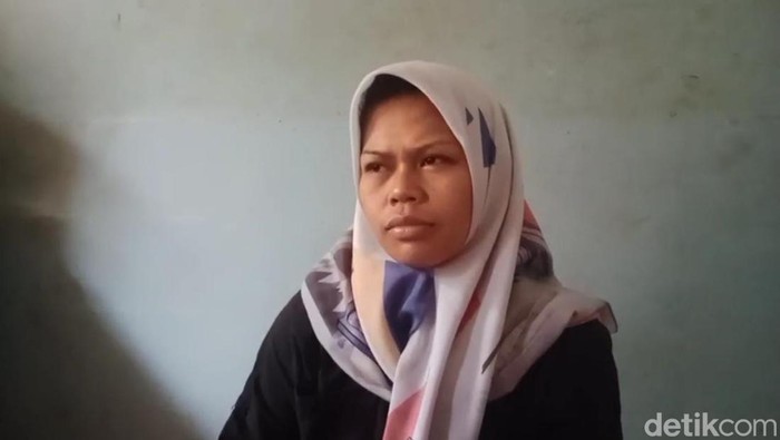 Imas Sutirah, istri korban peluru misterius di Subang.