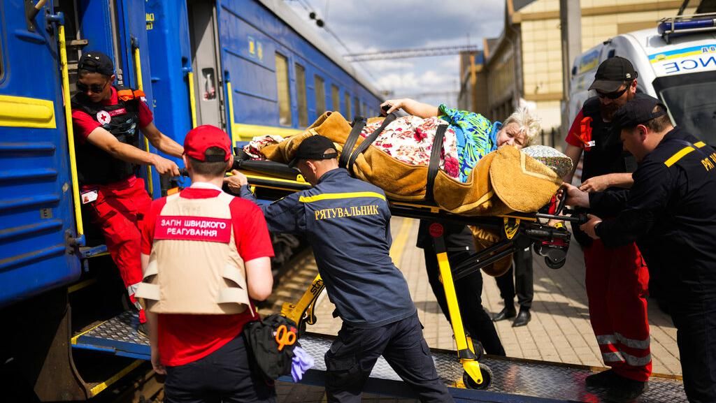 Lihat, Kereta di Ukraina Kini Jadi Ambulans Angkut Korban Perang
