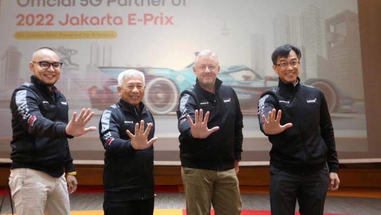 Indosat Jadi Official 5G Partner Formula E Jakarta Indosat Ooredoo Hutchison (IOH) resmi menjadi official 5G partner di ajang Jakarta E-Prix 2022. Pengunjung dijanjikan mendapatkan kecepatan hingga 4 Gbps saat berada di area balapan.