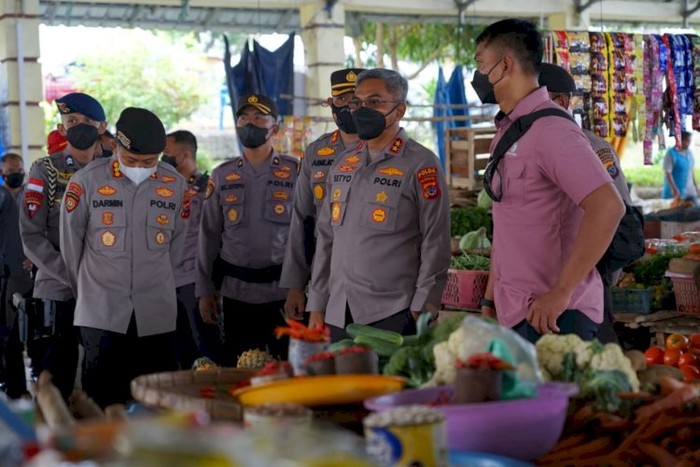 Kapolda NTT Irjen Pol. Drs. Setyo Budiyanto, S.H., M.H., melakukan peninjauan langsung lokasi pasar Baru Bobou, Bajawa dan Kampus Bambu PT. Indo Bambu Lestari, di Desa Ratogesa, Kecamatan Golewa, yang ada di wilayah Kabupaten Ngada, Senin (30/5/2022).