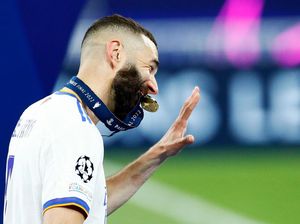 Karim Benzema Sebelum Final Liga Champions: Asyik Main Kartu