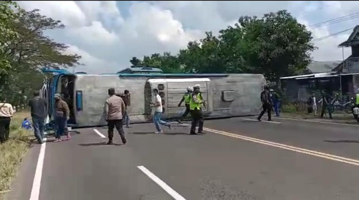 kecelakaan bus sugeng rahayu di jalur madiun