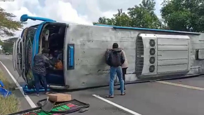 kecelakaan bus sugeng rahayu di jalur madiun