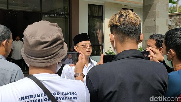 Kepala Kemenag Garut Cece Hidayat.