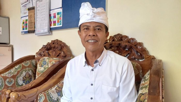 Kepala SMA Negeri Bali Mandara, Nyoman Darta