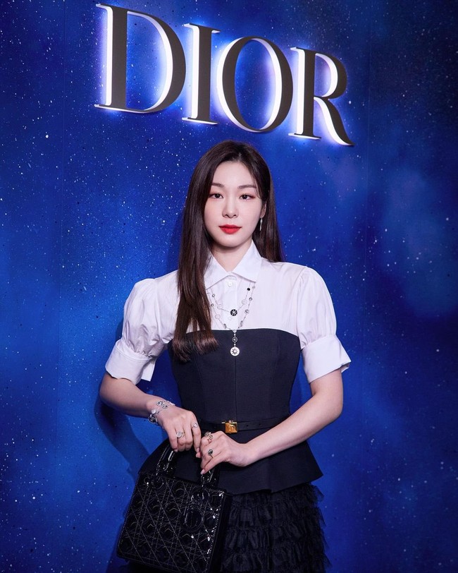 Kim Yuna adalah mantan atlet skater yang mengharumkan nama Korea Selatan. Dia meraih medali emas dari kejuaraan internasional sejak berumur 12 tahun. Meskipun sudah pensiun, Kim Yuna mendapat penghasilan dari iklan dengan bayaran mencapai Rp 16 miliar per iklan. Foto: dok. Instagram @kimyuna