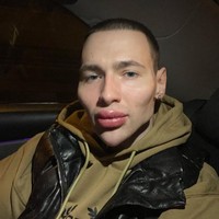 Kirill sendiri dengan bangga mengatakan wajahnya mirip dengan alien. Menurutnya dengan begitu ia akan lebih mudah untuk bertemu alien ketika meninggal. Obsesi barunya ini berawal ketika Kirill melihat piring terbang.Foto: Instagram @ruki_bazuki_official