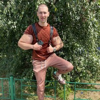 Kirill Tereshin pernah melakukan prosedur berbahaya yang bisa membuat ototnya busuk karena ingin tampil bak Popeye atau Superman. Belakangan obsesinya pun kini merambah pada wajah. Foto: Instagram @ kirilltereshin96