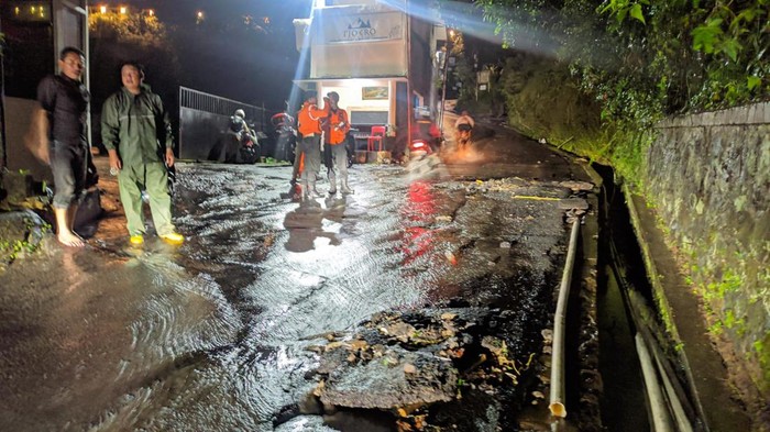 Kondisi 3 RT di Cisarua, Bogor, yang kebanjiran akibat sungai meluap