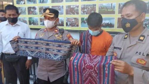 Konferensi pers kasus pencurian kain yang diselenggarakan di Mapolsek Sandubaya, Senin (30/5/2022).