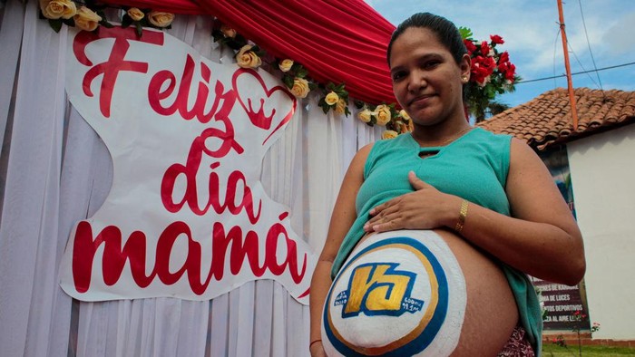 Kontes Perut Ibu Hamil Meriahkan Perayaan Hari Ibu di Nikaragua A pregnant woman participes in