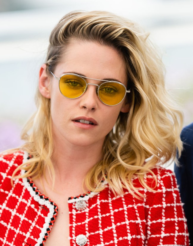 Bentuk telinga membuat Kristen Stewart selalu mengkhawatirkan penampilannya. Menurutnya ukuran kedua telinganya aneh. “Aku tidak nyaman dengan ukuran telingaku, dan aku juga agak jangkung,” tutur aktris yang dulunya pemalu ini, seperti dilansir Brightside. Foto: Samir Hussein/WireImage