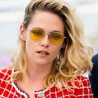 Bentuk telinga membuat Kristen Stewart selalu mengkhawatirkan penampilannya. Menurutnya ukuran kedua telinganya aneh. “Aku tidak nyaman dengan ukuran telingaku, dan aku juga agak jangkung,” tutur aktris yang dulunya pemalu ini, seperti dilansir Brightside. Foto: Samir Hussein/WireImage