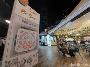 Kunjungan Malam ke Food Court Tertua di Singapura