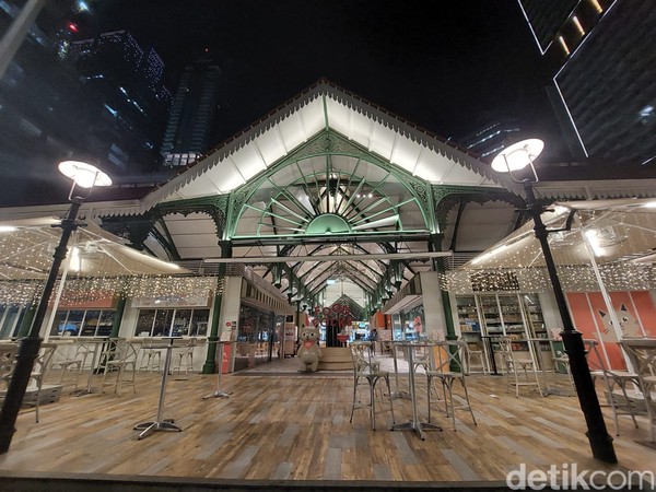Jika namanya di artikan, Lau Pa Sat berasal dari bahasa Hokian yang artinya old market. Dulunya Lau Pa Sat berfungsi sebagai pasar ikan yang khusus melayani kolonial Singapura awal. Sekarang dia menjadi spot kuliner dengan julukan food court tertua di Singapura. Jika namanya di artikan, Lau Pa Sat berasal dari bahasa Hokian yang artinya old market. Dulunya Lau Pa Sat berfungsi sebagai pasar ikan yang khusus melayani kolonial Singapura awal. Sekarang dia menjadi spot kuliner dengan julukan food court tertua di Singapura.
