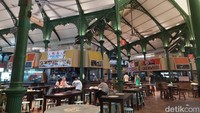 Sebagai spot kuliner, pasar ini ramai pada saat makan siang dan menuju malam. Namun sayangnya detikcom datang ke sana saat malam hari, tepatnya jam 11 malam dan hanya menemukan beberapa kedai saja yang buka. Namun kedai minuman seperti kopi, bir dan beberapa makanan masih buka dengan menu terbatas.