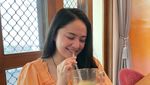 Marshanda Hidup Sehat, Minum Jus Hijau dan Bikin Susu Almond Sendiri