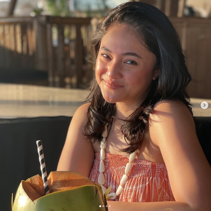 Marshanda Hidup Sehat, Minum Jus Hijau dan Bikin Susu Almond Sendiri