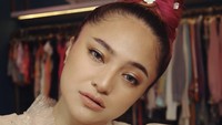 Berkiprah sebagai artis sejak kecil membuat nama Marshanda lekat di ingatan banyak orang Indonesia. Sayangnya kabar sedih baru saja dibagikan Marshanda melalui akun YouTube pribadinya. Ia mengaku alami tumor payudara.