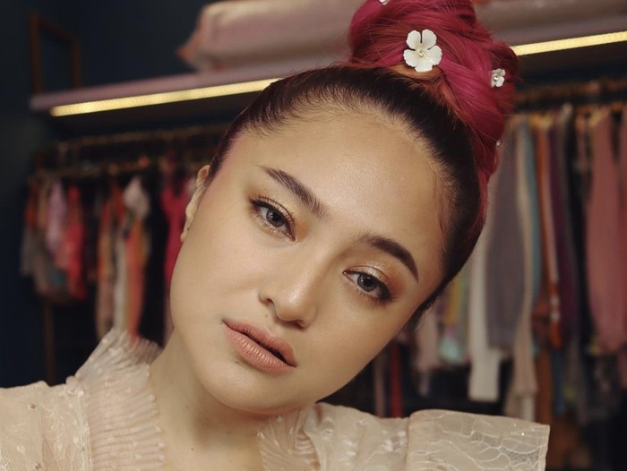 Marshanda Hidup Sehat, Minum Jus Hijau dan Bikin Susu Almond Sendiri