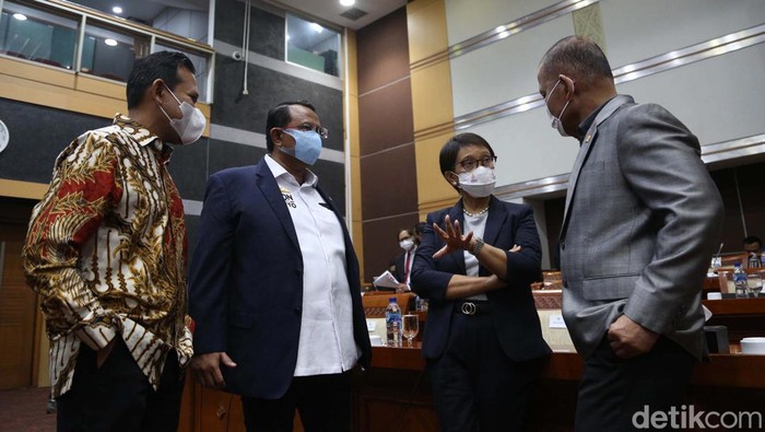 Menlu-Komisi I DPR Bahas Rencana Kerja Pemerintah Tahun 2023 Menlu Retno Marsudi mengikuti rapat kerja dengan Komisi I DPR. Raker ini membahas Rapat Kerja Anggaran (RKA) dan Rencana Kerja Pemerintah (RKP) Kemlu Tahun 2023