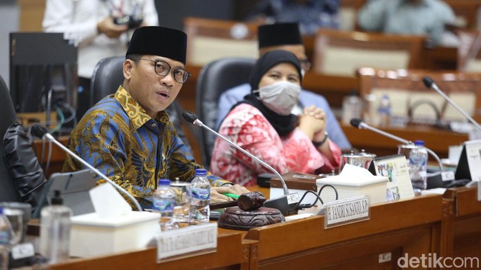 Komisi VIII DPR menyetujui tambahan anggaran untuk kegiatan operasional haji senilai Rp 1,5 triliun yang diajukan Menteri Agama (Menag) Yaqut Cholil Qoumas.