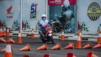 Sejalan dengan hal itu, Marketing Manager Astra Motor Yogyakarta Thomas Pradu mengungkapkan bahwa Astra Motor Yogyakarta bersama dengan tim instruktur profesionalnya selalu membuka ruang kolaborasi dengan sekolah / universitas yang ingin mengadakan pelatihan safety riding.