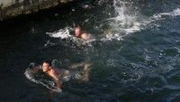 Sementara itu, mengutip Getty Images, pantai di Odesa biasanya dibuka pada akhir bulan Mei. Namun perang imbas invasi Rusia ke Ukraina membuat otoritas setempat menutup pantai di kawasan Odesa.