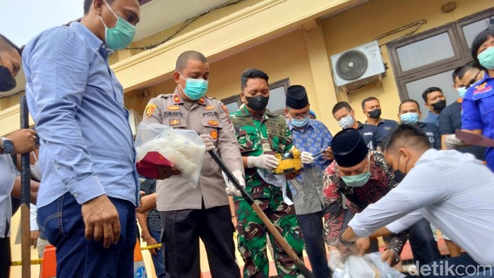 Polres Tanjungbalai saat memusnahkan sabu seberat 4,4 kg