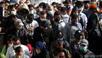 Potret Kepadatan Penumpang KRL di Stasiun Manggarai Pagi Ini