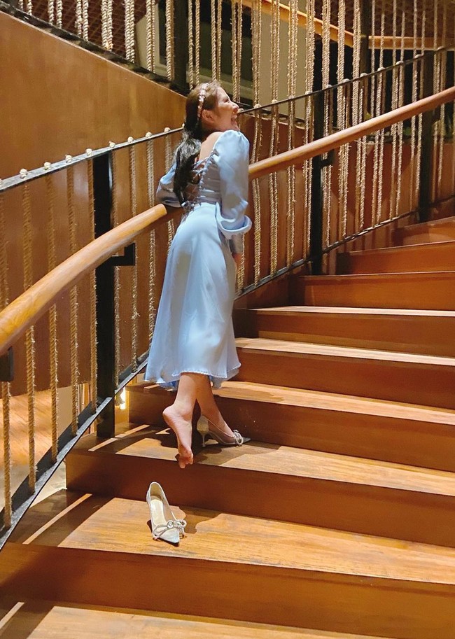 Gaun yang dikenakan Prilly Latuconsina dikreasikan oleh Raveloux, butik khusus busana custom-made. Foto: Instagram/@prillylatuconsina96